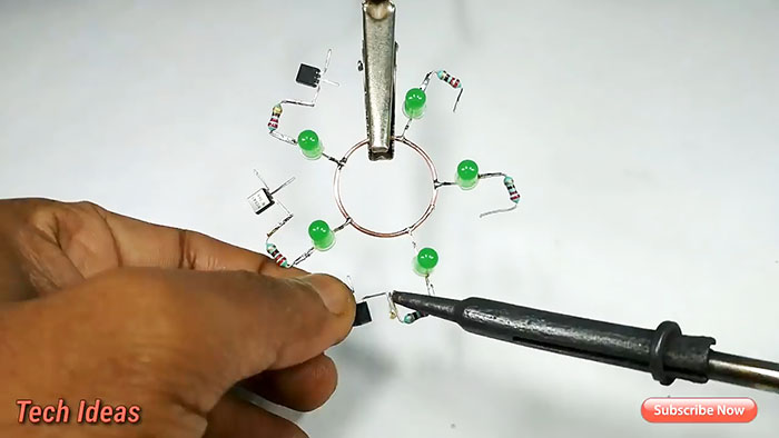 Простая светодиодная мигалка на транзисторах