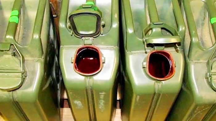 Для чего у канистры три ручки