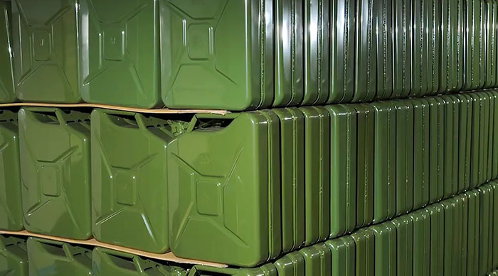 Для чего у канистры три ручки