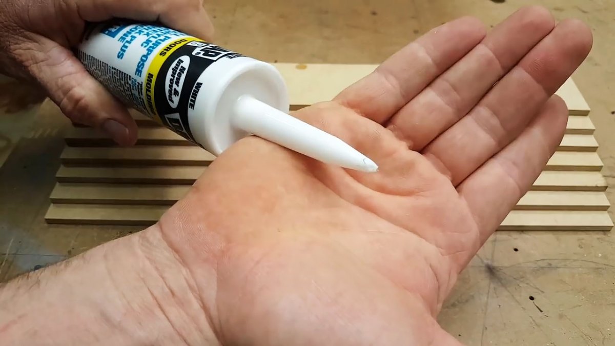 Как правильно открыть тюбик силикона, чтобы выполнить работу качественно