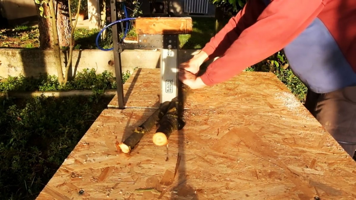 Как сделать станок для распиловки дров из цепной электропилы
