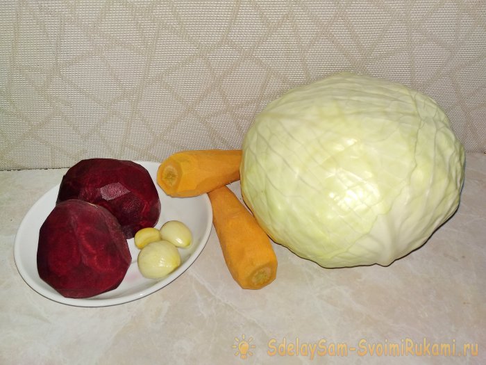 Хрустящая квашеная капуста со свеклой быстрое приготовление