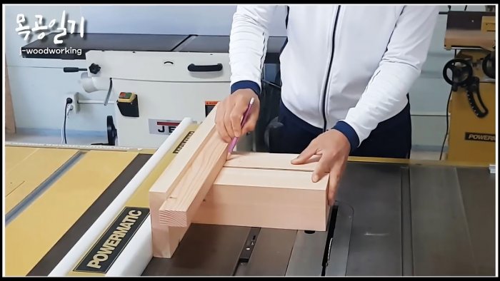 Надежный способ тройного углового соединения деревянных деталей