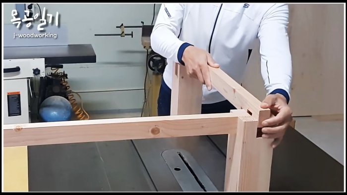 Надежный способ тройного углового соединения деревянных деталей