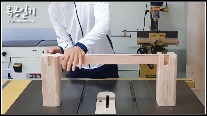 Надежный способ тройного углового соединения деревянных деталей