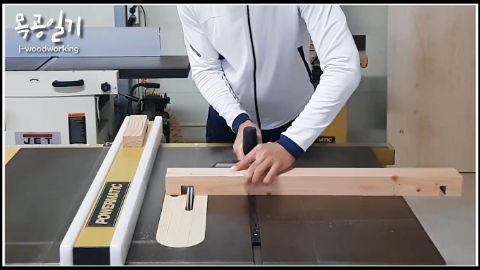 Надежный способ тройного углового соединения деревянных деталей