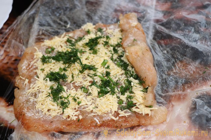 Куриный рулет с сыром на праздник