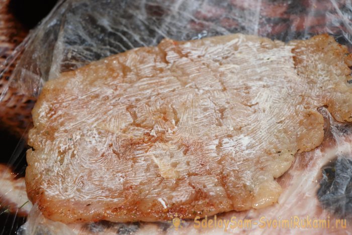 Куриный рулет с сыром на праздник