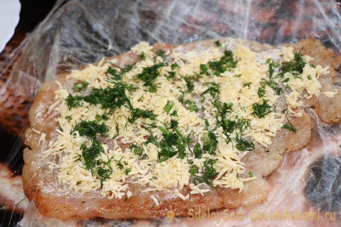 Куриный рулет с сыром на праздник