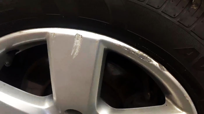 Как восстановить автомобильный диск при повреждении о бордюр