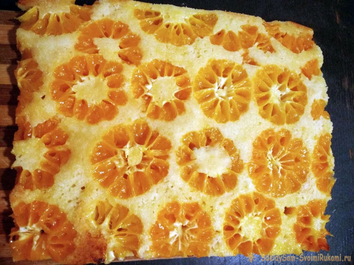 Пироги с мандаринами рецепты с фото. Пирог с мандаринами. Новогодний пирог с мандаринами. Пирог с мандаринами в духовке. Торт из мандаринов в духовке.