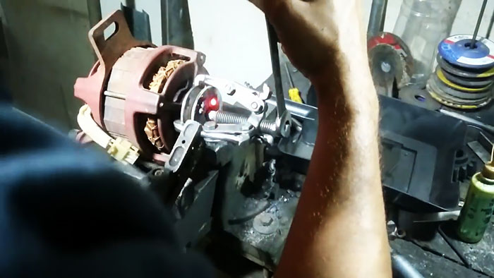 Как снять напрессованный шкив с электродвигателя и установить сверлильный патрон