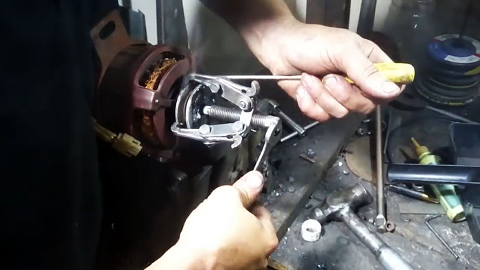 Как снять напрессованный шкив с электродвигателя и установить сверлильный патрон