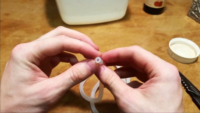 Как сделать силиконовый шланг из строительного силикона для топливопровода