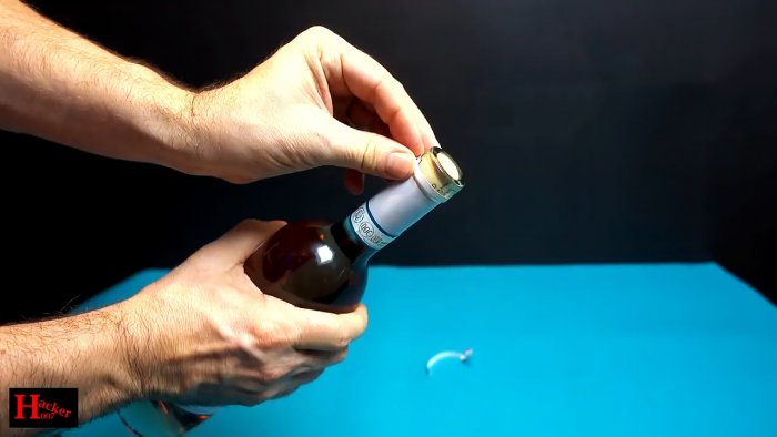 Как открыть бутылку зажигалкой самый элегантный способ