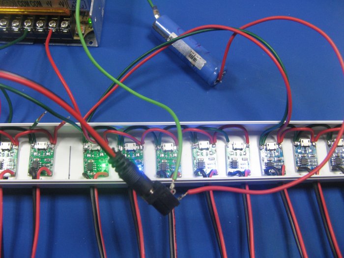 Многоканальная зарядка Liion своими руками
