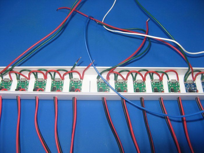 Многоканальная зарядка Liion своими руками