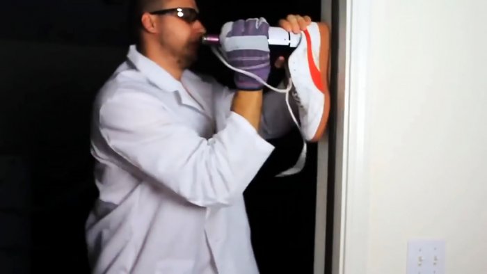 8 способов открыть бутылку без штопора