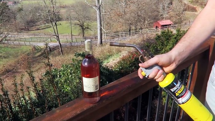 8 способов открыть бутылку без штопора