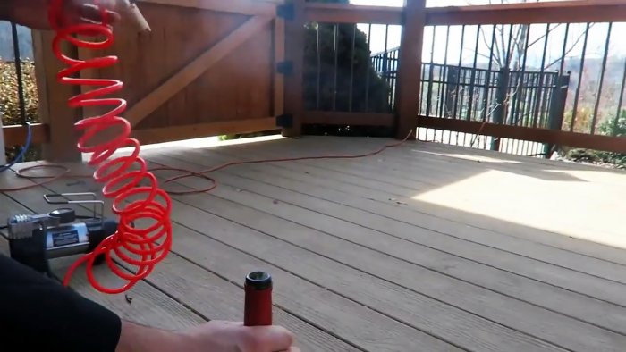 8 способов открыть бутылку без штопора