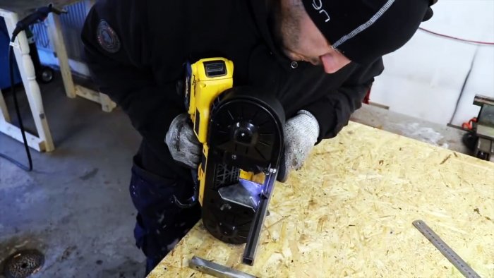 Как сделать снегоуборщик из пластиковой бочки