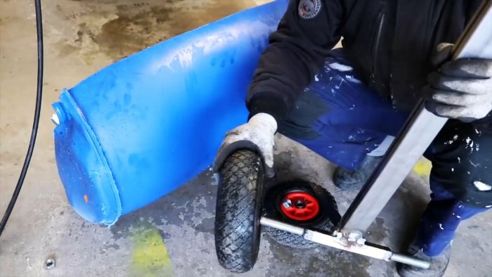 Как сделать снегоуборщик из пластиковой бочки