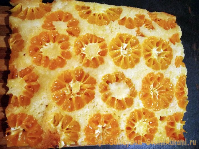 Быстрый и очень сочный пирог с мандаринами