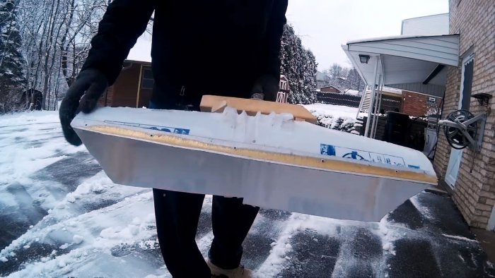 Как сделать снежную лопату из ведра от шпаклевки
