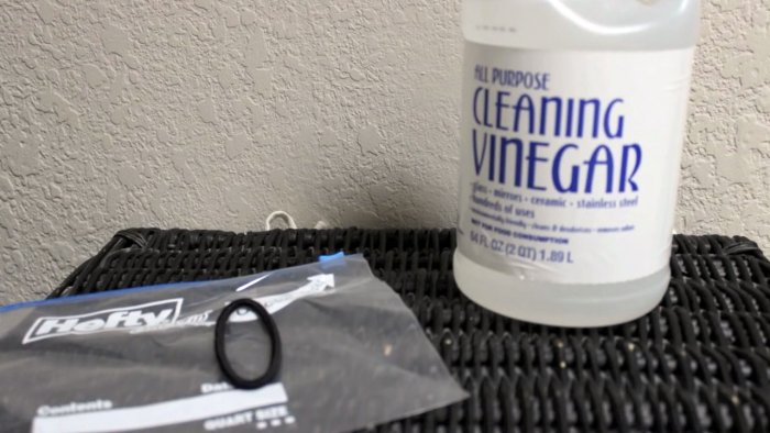 Как просто удалить известковый налет с лейки всего за пару минут