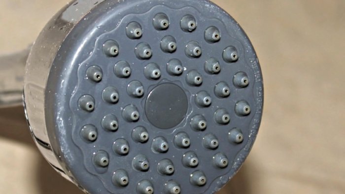 Как просто удалить известковый налет с лейки всего за пару минут