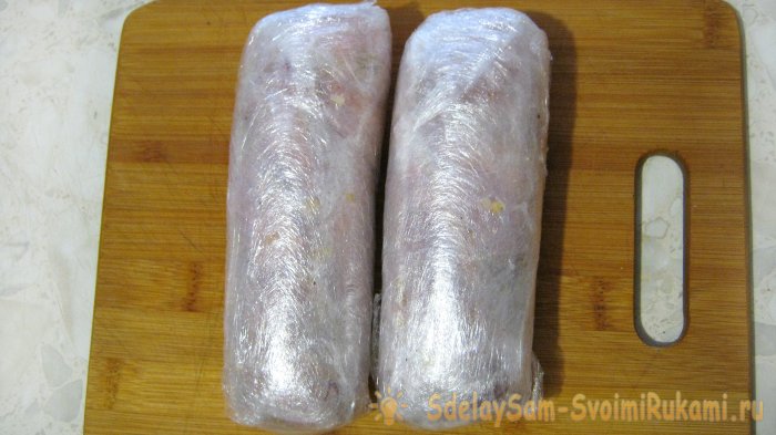 Готовим сочный куриный рулет с чесноком