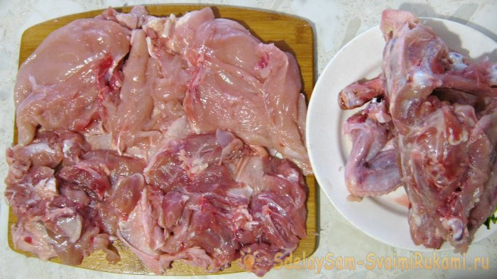 Готовим сочный куриный рулет с чесноком