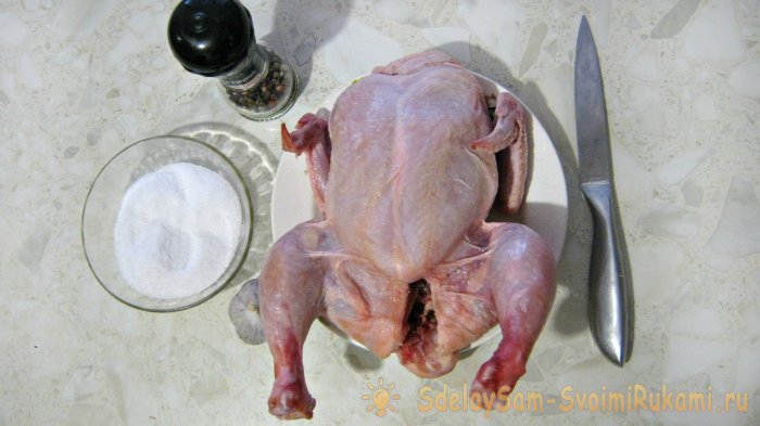 Готовим сочный куриный рулет с чесноком