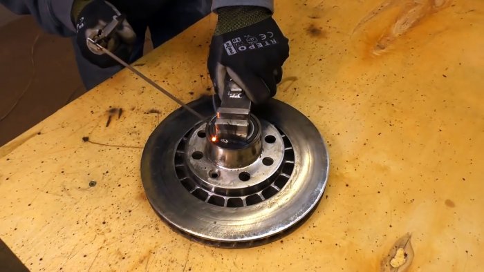 Многофункциональное приспособление для гибки