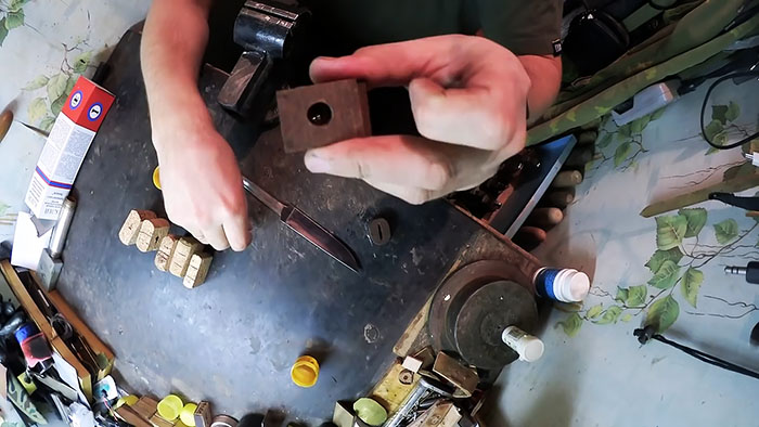 Как сделать рукоятку для ножа из бутылочных пробок