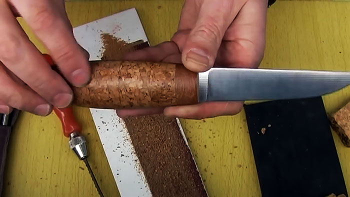 Как сделать рукоятку для ножа из бутылочных пробок
