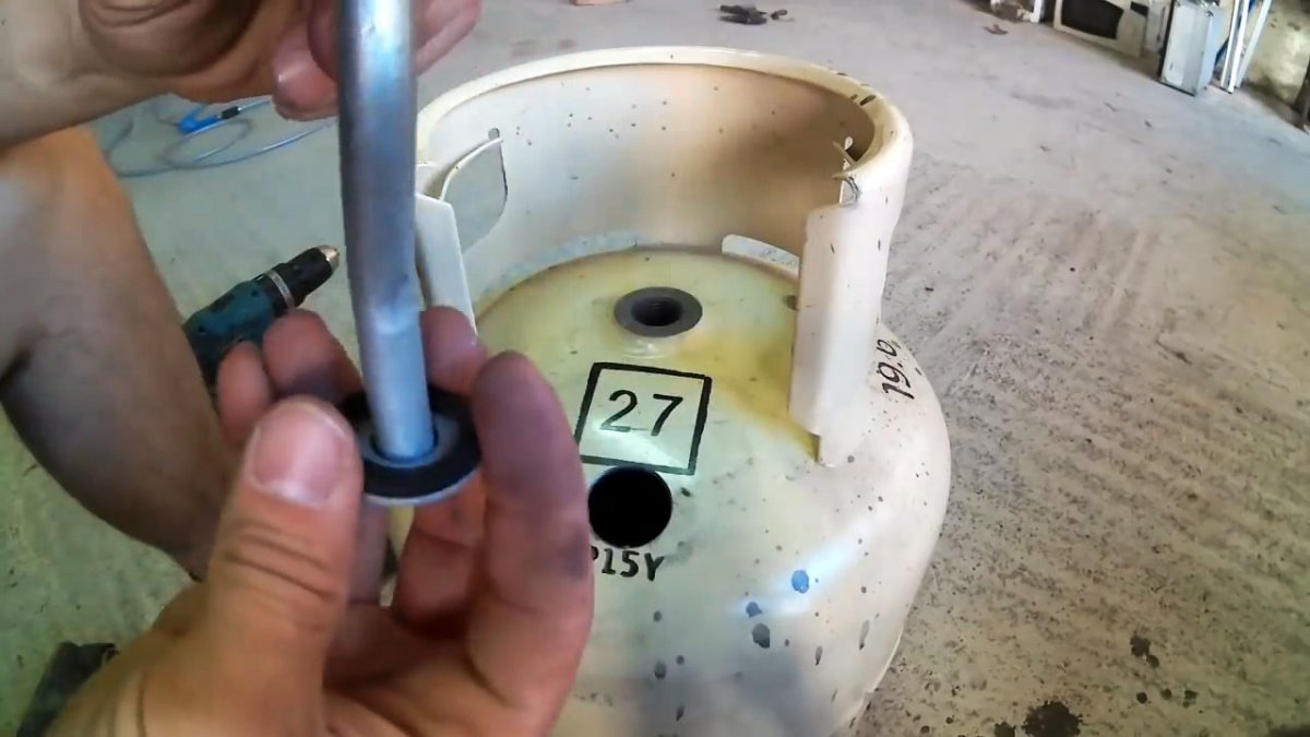 Как сделать пескоструйный аппарат из маленького газового баллона