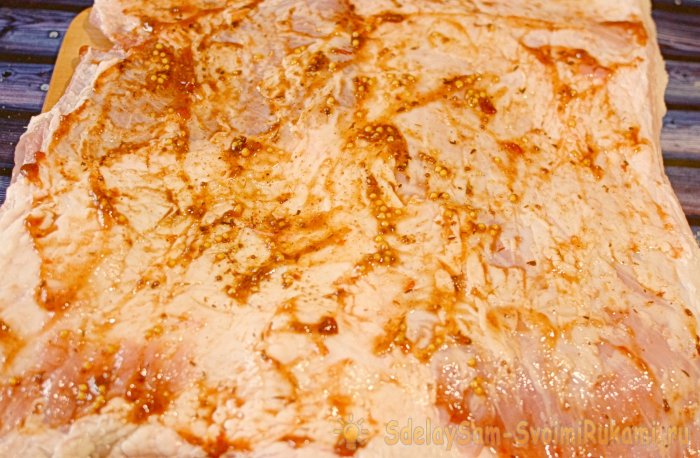 Рулет из грудинки вареный