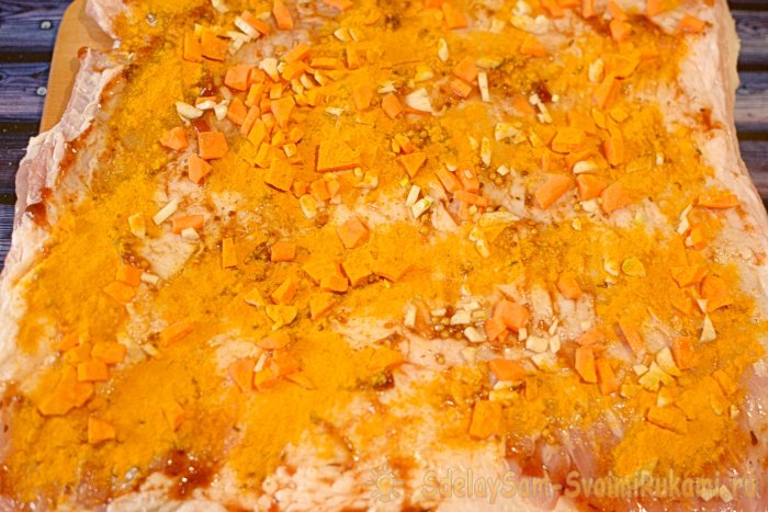 Рулет из грудинки вареный