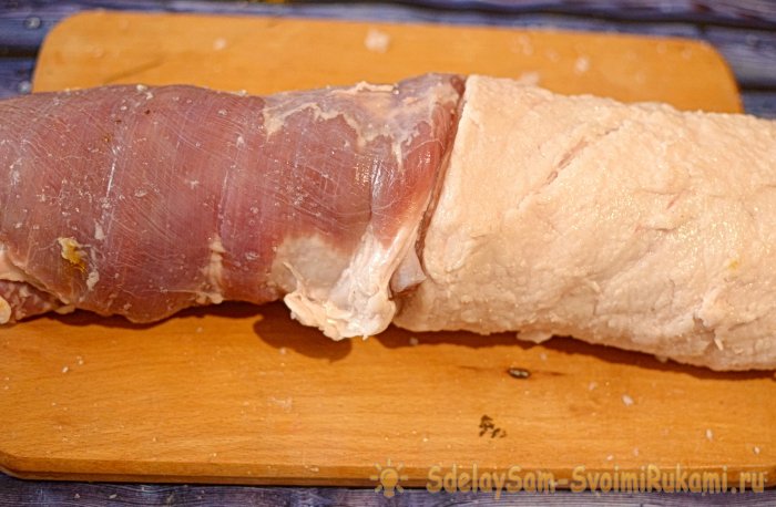 Рулет из грудинки вареный