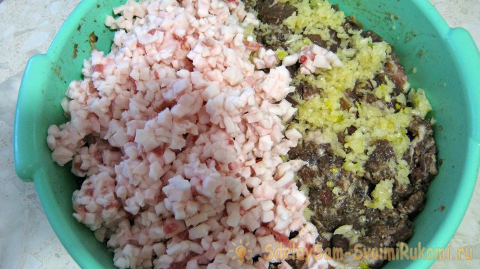 Домашняя свино-говяжья колбаска