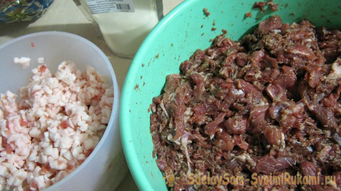 Домашняя свино-говяжья колбаска