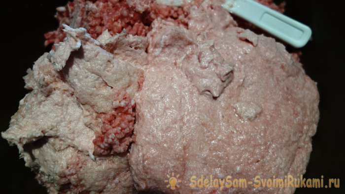 Приготовление настоящих свиных сарделек в домашних условиях