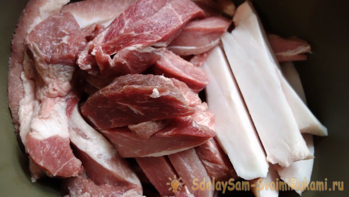 Приготовление настоящих свиных сарделек в домашних условиях