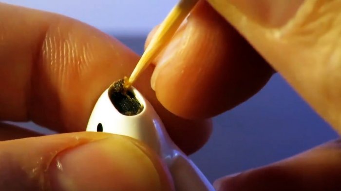 Как чистить наушники