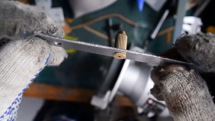 Как сделать ручную швейную машинку для кожи