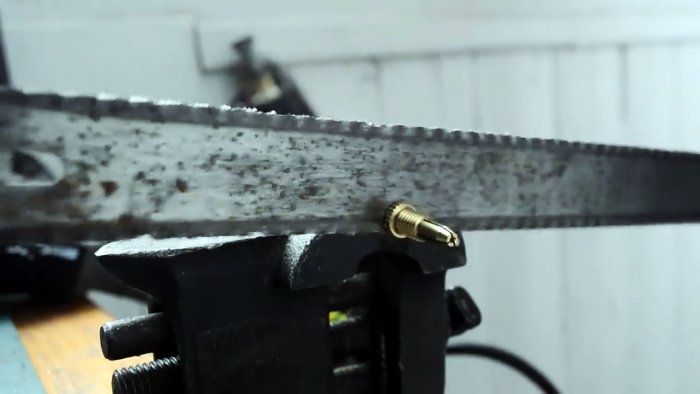 Как сделать ручную швейную машинку для кожи