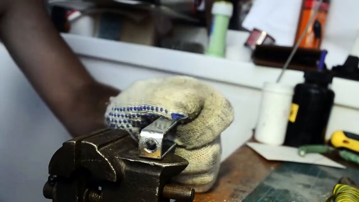 Как сделать ручную швейную машинку для кожи