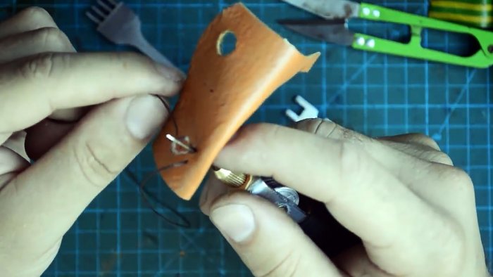 Как сделать ручную швейную машинку для кожи