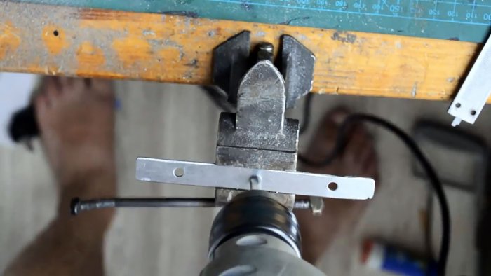 Как сделать ручную швейную машинку для кожи